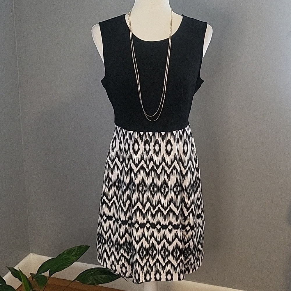 Cynthia Rowley Black and White Stretchy Full Back Zip Dress - Size M